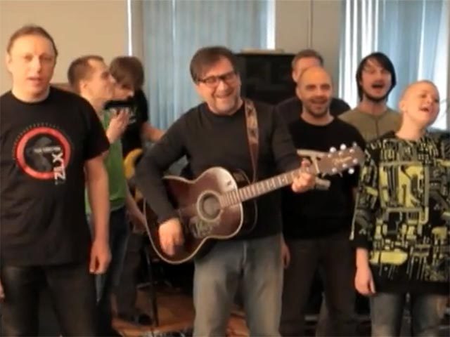 Российские рок-музыканты записали видеообращение, в котором призвали россиян и украинцев к миру и дружбе.