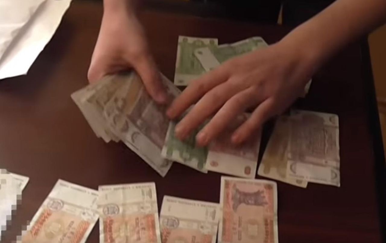 В ходе обысков на предприятии нашли около 500 поддельных сертификатов с печатью.