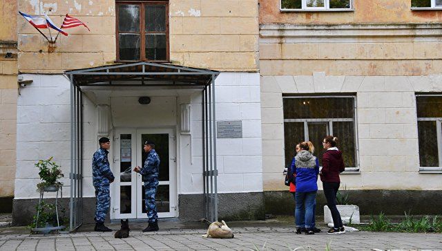 В личных вещах убийцы из Керчи Владислава Рослякова нашли флешку с сотнями инструкций по созданию взрывного устройства.