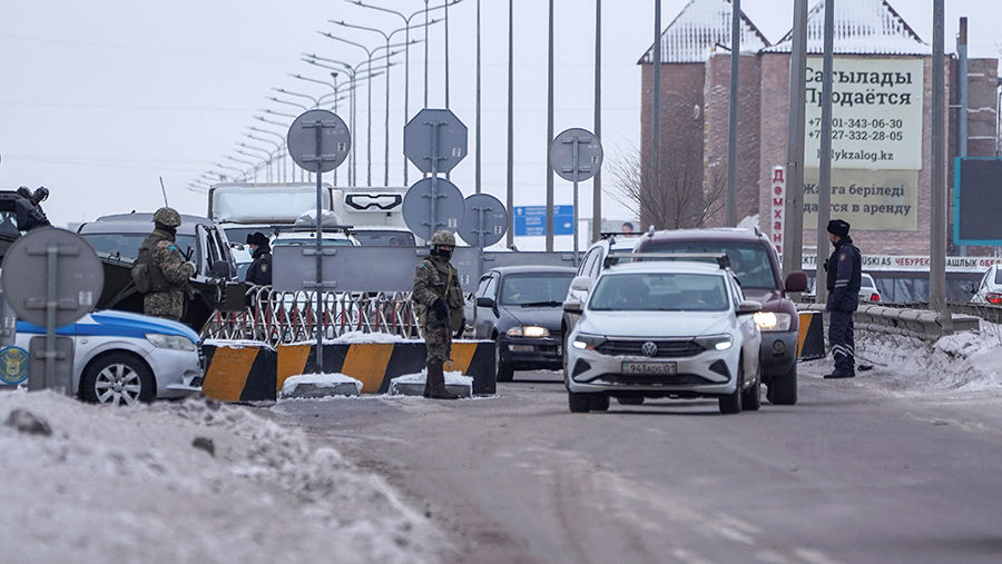 В казахстанской Алма-Ате заработали почти 80 процентов аптек.