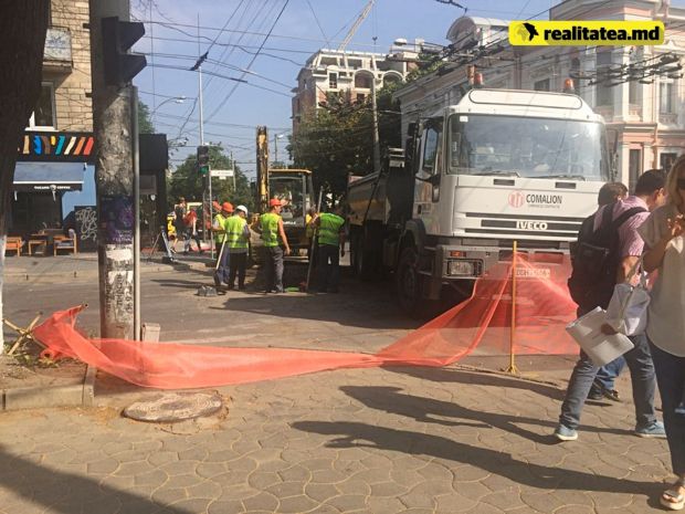 Участок столичной улицы Букурешть перекрыли до конца августа.