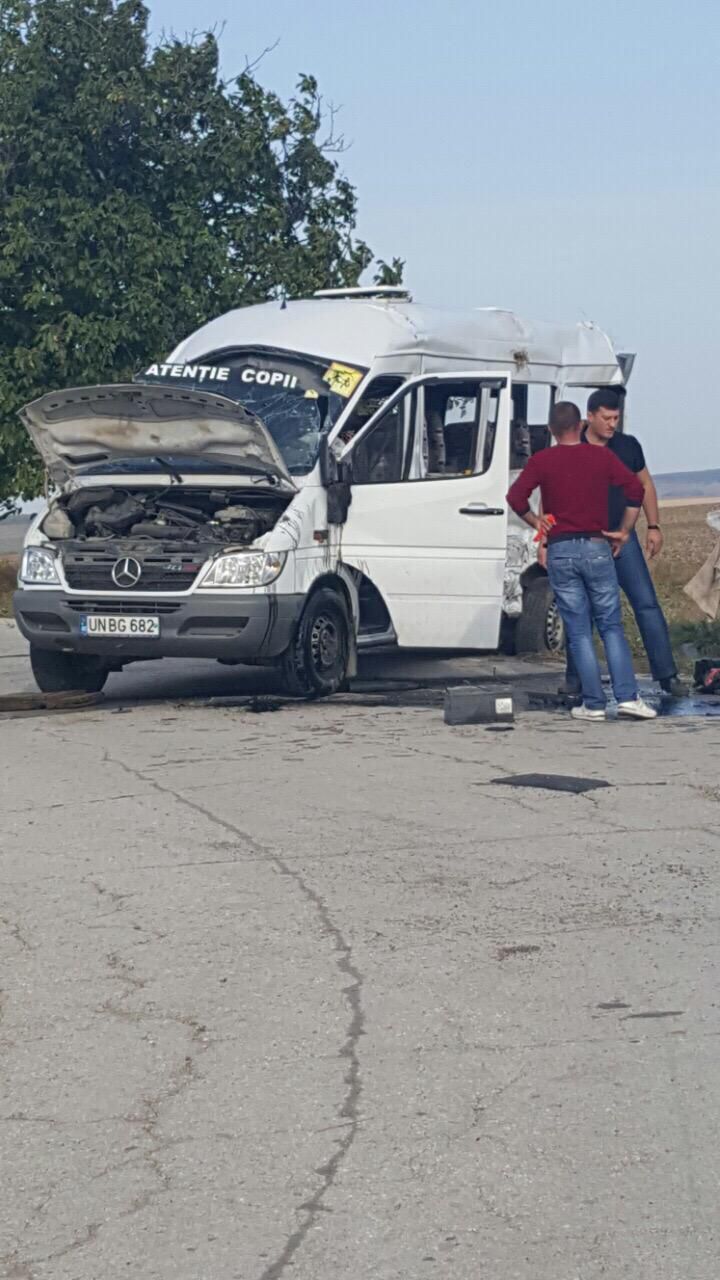 В Унгенах произошло  ДТП с участием школьного автобуса.