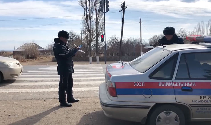 Инспектор оштрафовал своего напарника за нарушение ПДД.