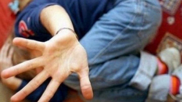 Groaznic: Un bărbat din Capitală și-a bătut concubina și copilul ei