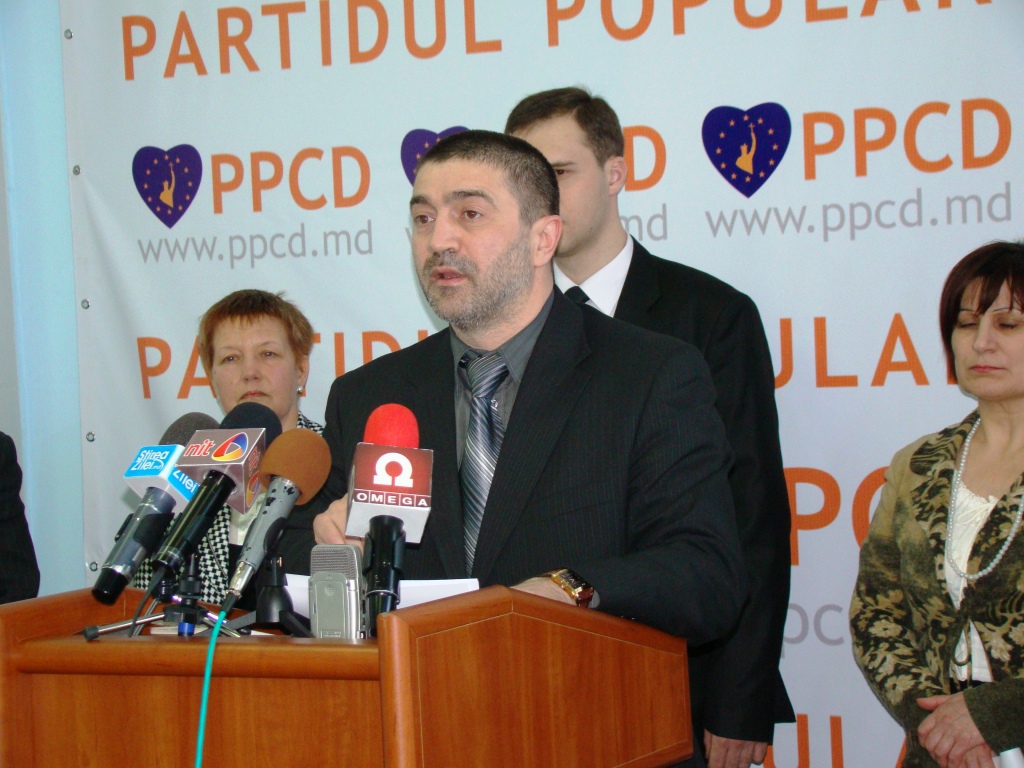 Fondatorul Partidului Popular Creştin Democrat (PPCD), Iurie Roşca, intenționează să revină în marea politică.