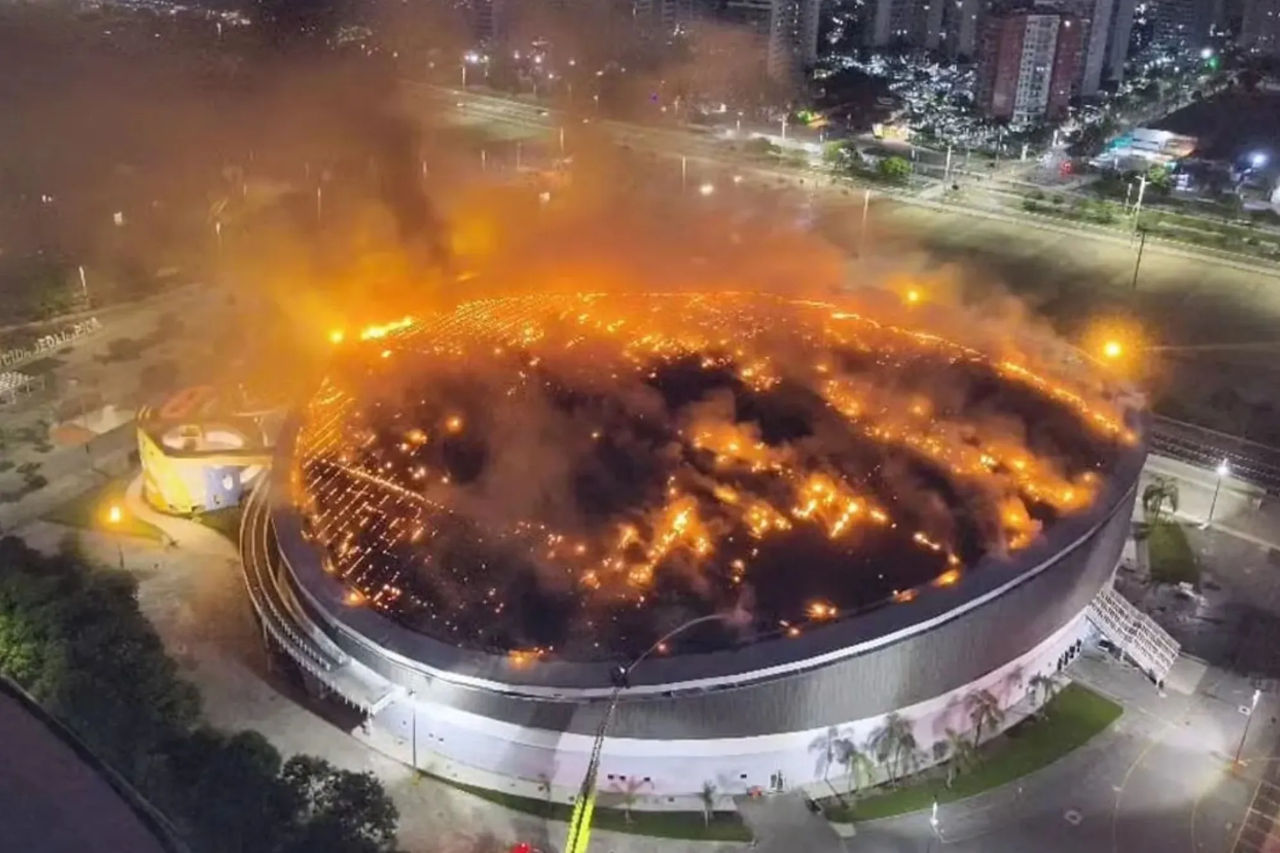 Олимпийский стадион в Бразилии загорелся в третий раз за восемь лет.