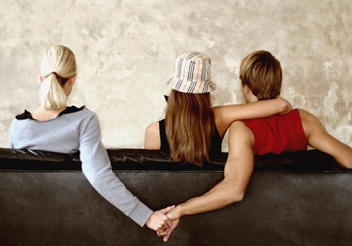 De fapt, înşelăm din cauza neîmplinirilor sentimentale, nu a celor sexuale.
