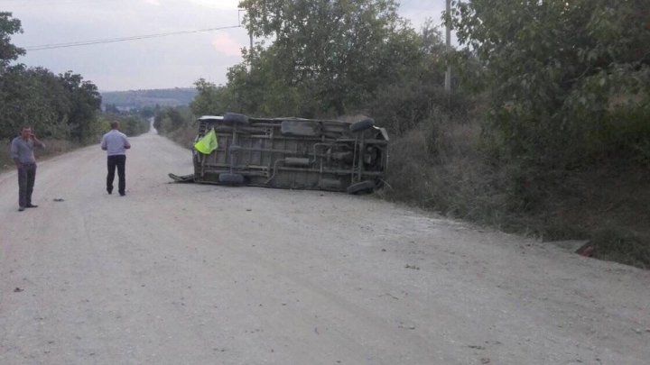 În ultimele 24 de ore, în ţară s-au produs 30 de accidente rutiere, dintre care două sunt grave. 