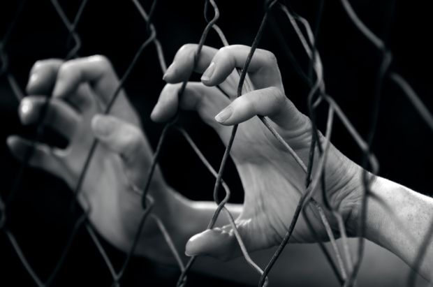 Actualmente, victima, care la momentul abuzurilor la care a fost supusă avea 13 ani, se află la un Centru de plasament din Republica Moldova