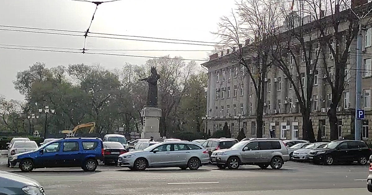 В Бельцах 20 ноября пошел снег.