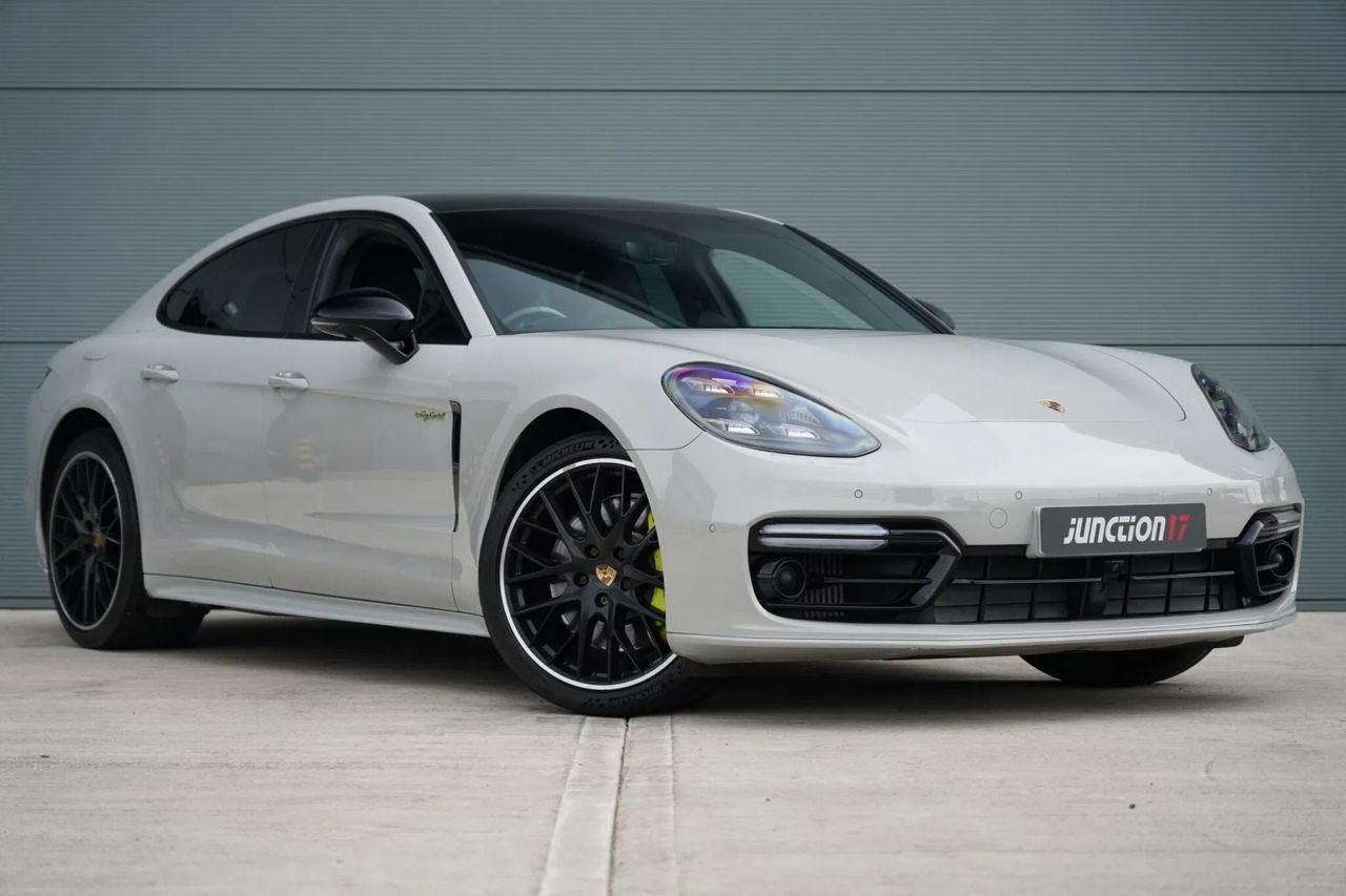 O sală de fitness din China a lansat un concurs de slăbit: Câștigătorul va primi un Porsche.