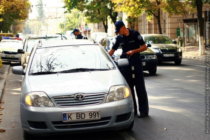 Timp de o săptămână au fost efectuate 62 de rețineri: - 10 persoane, anunțate în căutare;  - 15 mijloace de transport aflate în orientare.