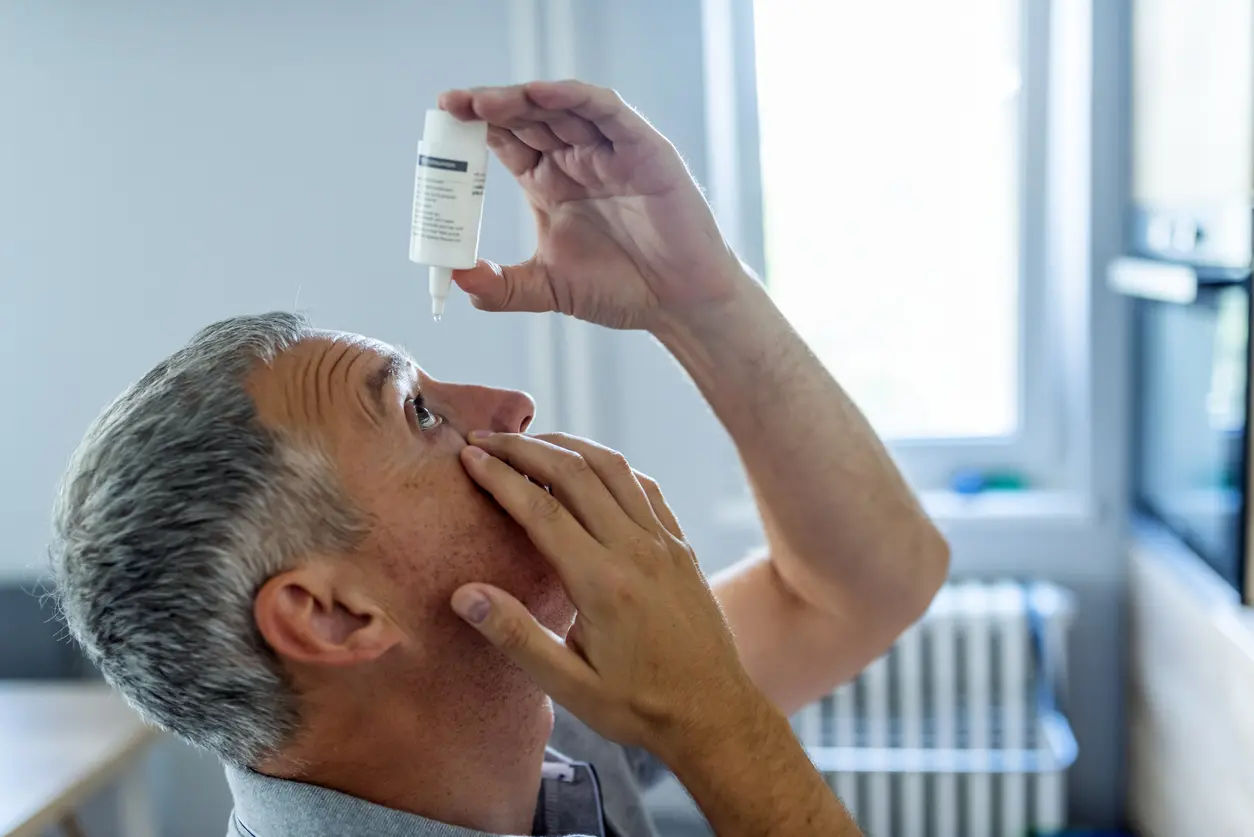 HealthDay: Четырем жителям США удалили глазные яблоки из-за зараженных глазных капель.