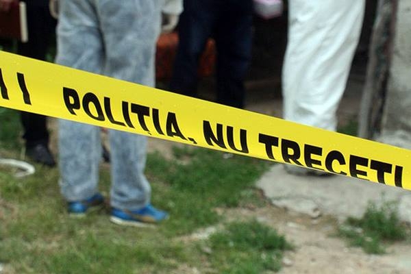 Un barbat a murit ieri, 18 septembrie, in Sectia reanimare a Centrului de Medicina Urgenta, dupa ce a cazut de la etajul 9 al unui bloc de locuit din sectorul Botanica, transmite IPN.