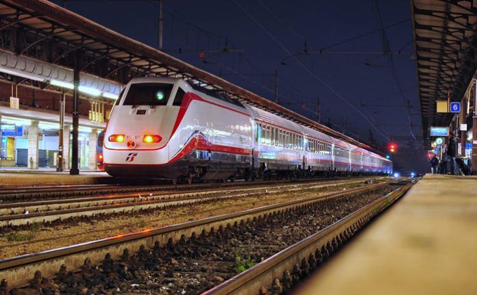 Italia: O moldoveancă a murit lovită de un . Foto: gopixpic.com