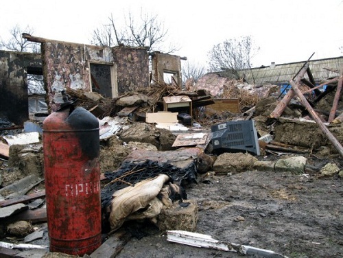 В одном из местных домов вспыхнул пожар из-за непогашенной свечи.