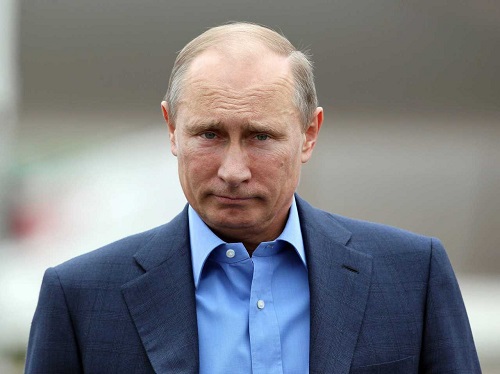 По декларациям, доход Путина в 2013 г. составил 3,672 млн руб., в его собственности - лишь земельный участок, квартира, гараж, автомобили "ГАЗ М-21", "ГАЗ М-21-Р", "Нива" и автомобильный прицеп "Скиф", а в пользовании - квартира и гаражное место.