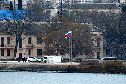Возвращение Крыма военным путем авторы стратегии считают нереалистичным.