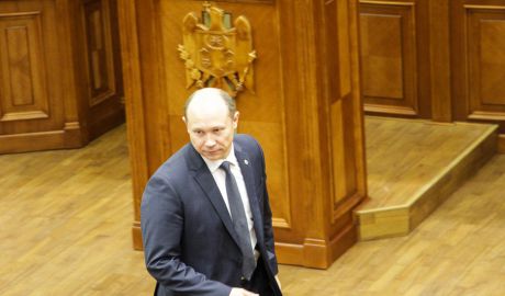 "Он обещал посвятить себя служению стране и заботе о гражданах. Оказалось, что это были пустые слова".