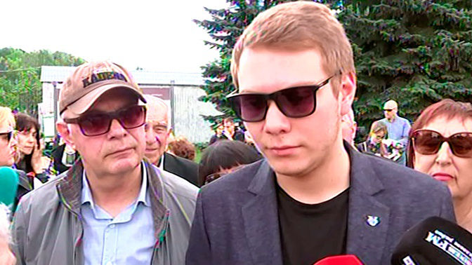 Сын журналиста Доренко подал иск к ГБУ "Ритуал" и его вдове из-за прав на могилу.