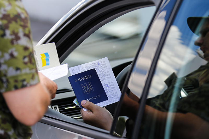 С нового года украинские мигранты, которые едут в Россию, обязаны будут получать патенты на работу, как и другие безвизовые мигранты. Фото: ТАСС