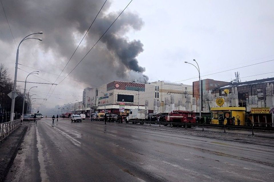 Проблемы с электричеством в "Зимней вишне" были до пожара, заявили в суде.