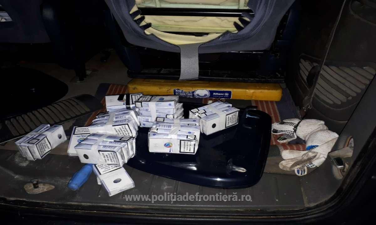 Сигареты граждане Республики Молдова спрятали в тайниках, сделанных на борту автомобилей. Фото: politiadefrontiera.ro.