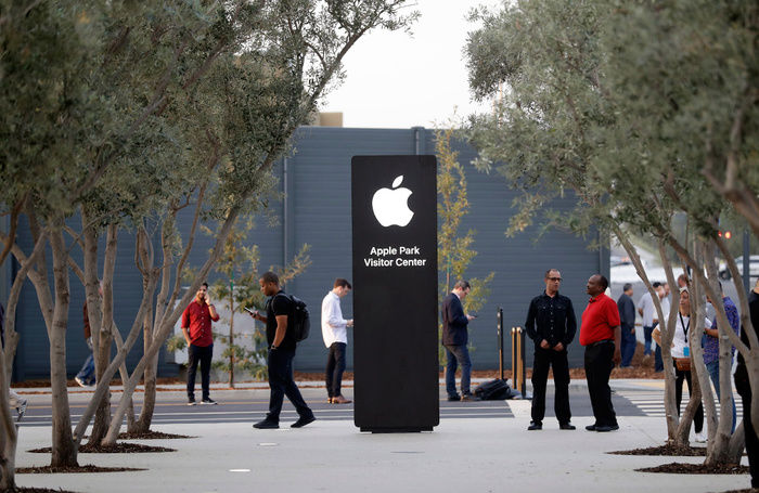 Apple отложила возвращение сотрудников в офис после волны критики.