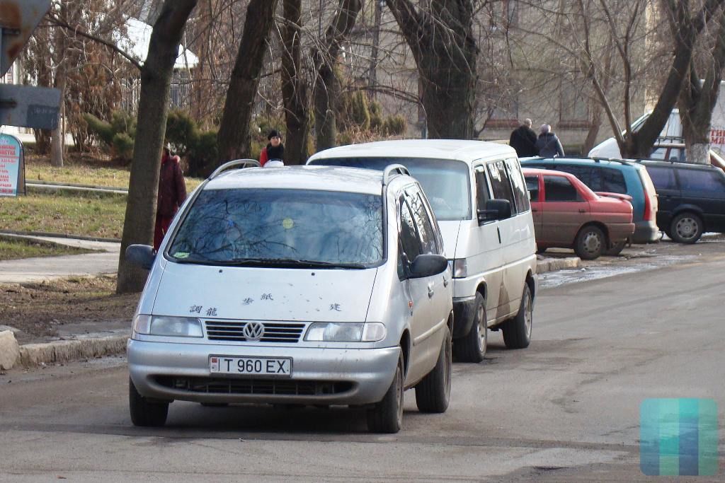 Проблемы регистрации транспортных средств возникли из-за того, что контракты купли-продажи составлялись непризнанными властями, и за истечением срока давности уничтожались. 