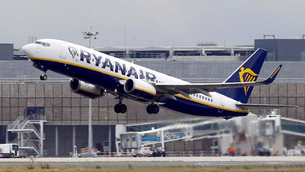 От усталости пилоты спят в полете: Libération о ситуации в Ryanair.