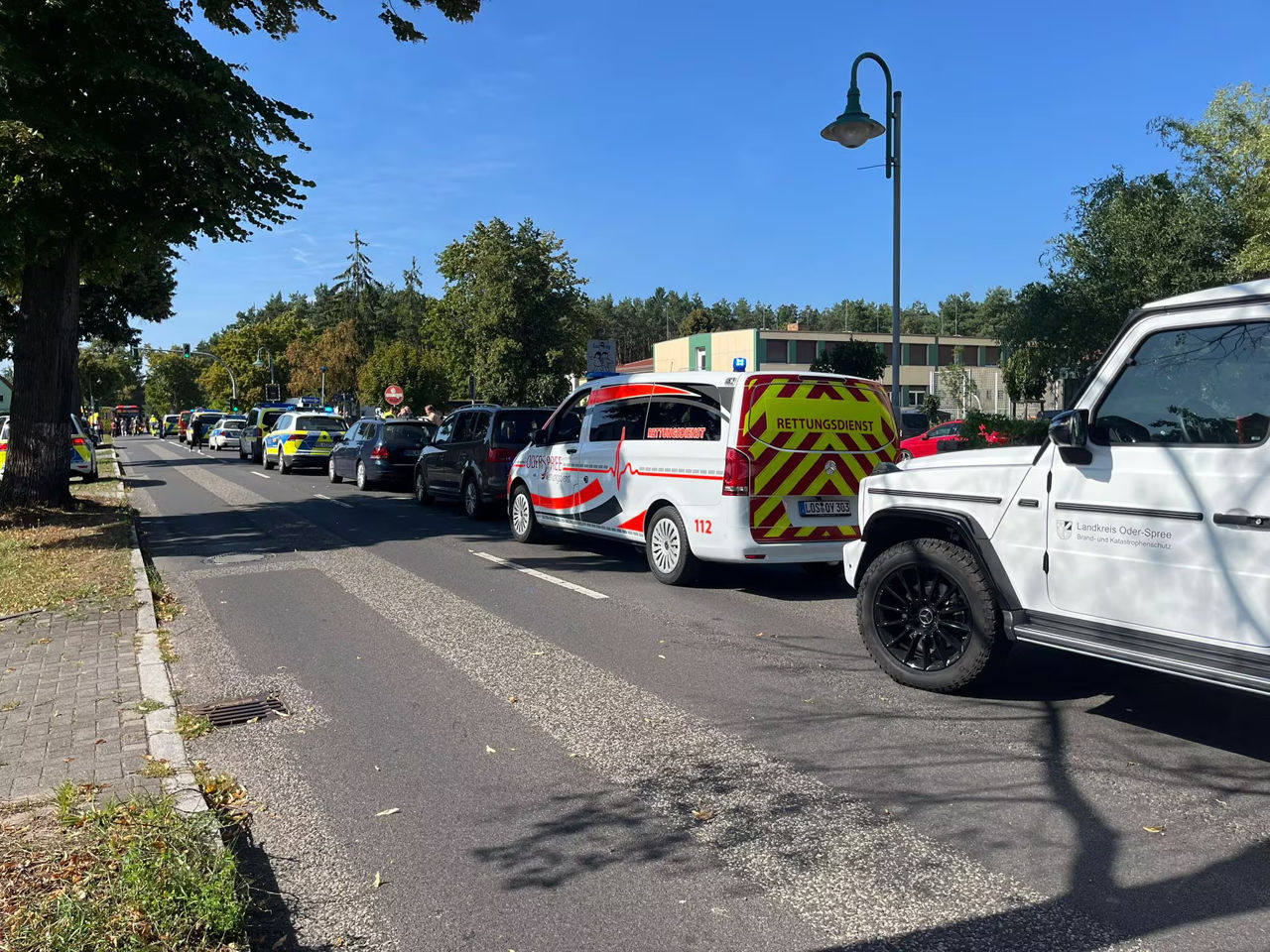 В Германии два человека погибли при нападении на частную школу.