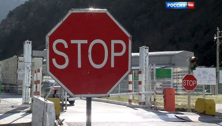 Россия полностью запретила транзит грузового транспорта с Украины.