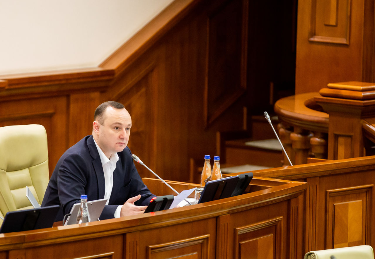 Батрынча: Правительство под покровом ночи распоряжается деньгами.