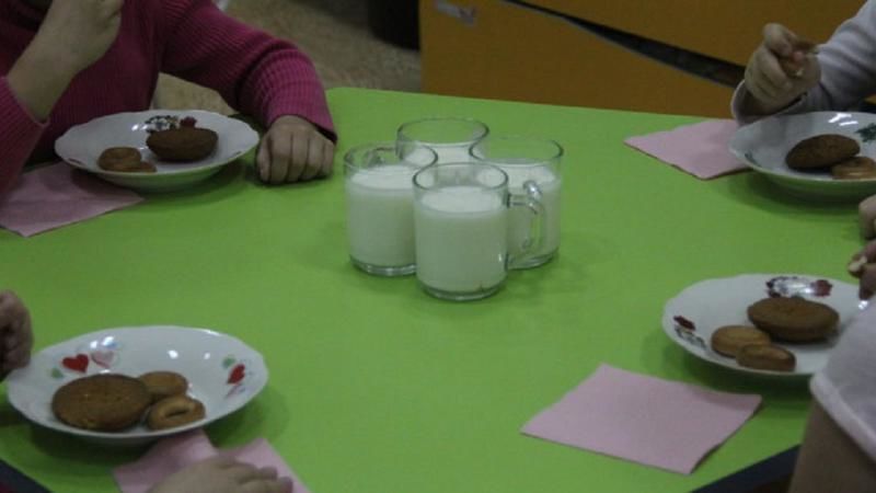 Дети в детских садах едят много хлеба, круп, макарон и кондитерских изделий. 