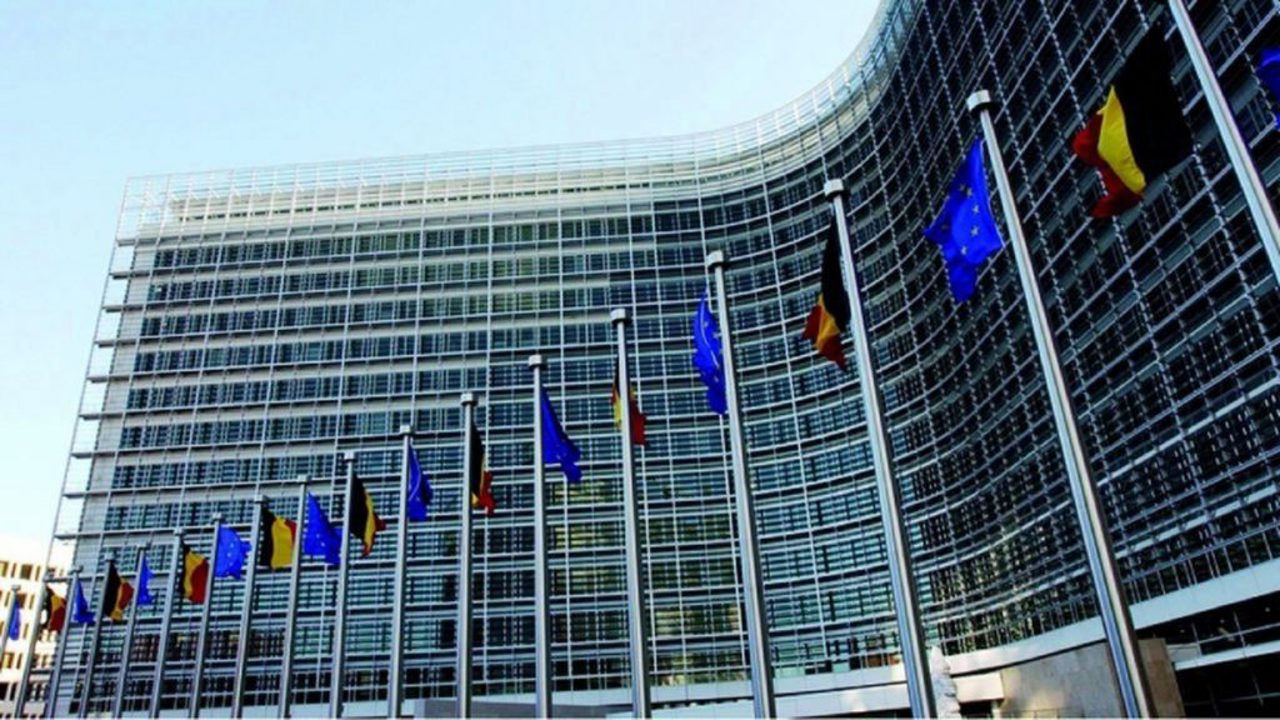 Исполком ЕС предложит в среду начать переговоры с Молдовой и Украиной.