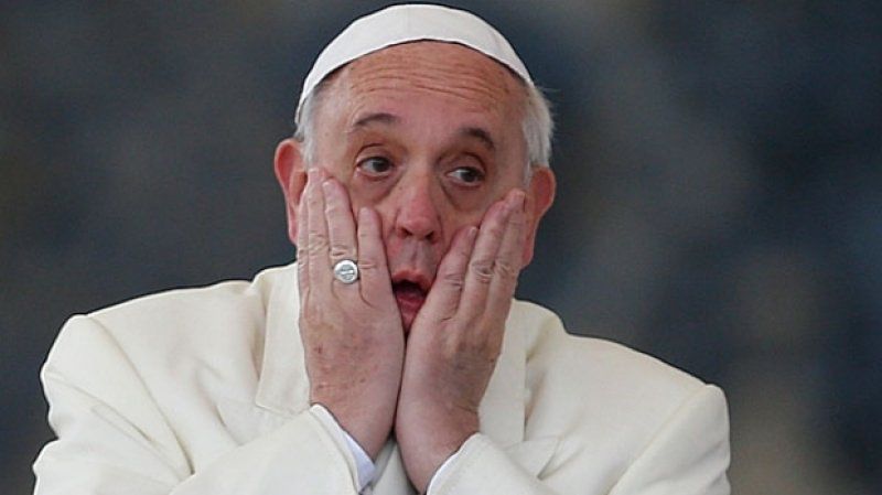 Papa Francisc a dezvăluit că uneori ațipește când se roagă.