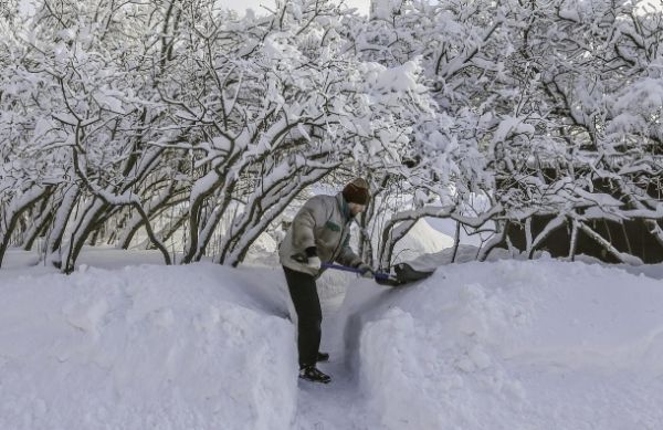Ninsorile abundente fac ravagii în România şi Ucraina.