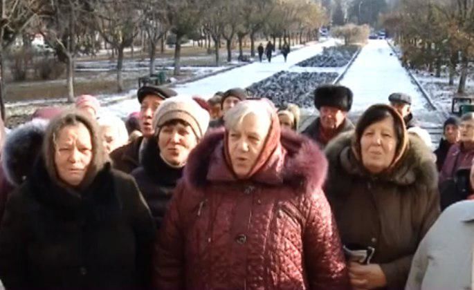Около 150 пенсионеров подали иск против правительства и Национальной кассы социального страхования. 