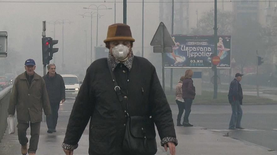 Жители Сараево задыхаются от смога.