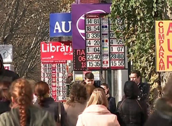 Ne merge rau, dar cand ne uitam la vecini, parca ne merge mai bine. Cam asta spune guvernatorul BNM Dorin Dragutanu despre cotatia record a dolarului, care a ajuns astazi sa coste 14 lei si 86 de bani.