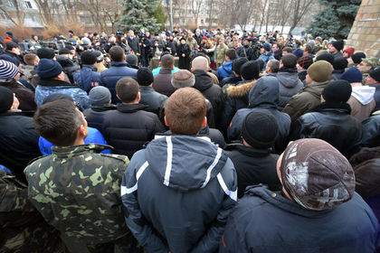 Украинцев обязали сходить в военкомат перед свадьбой.