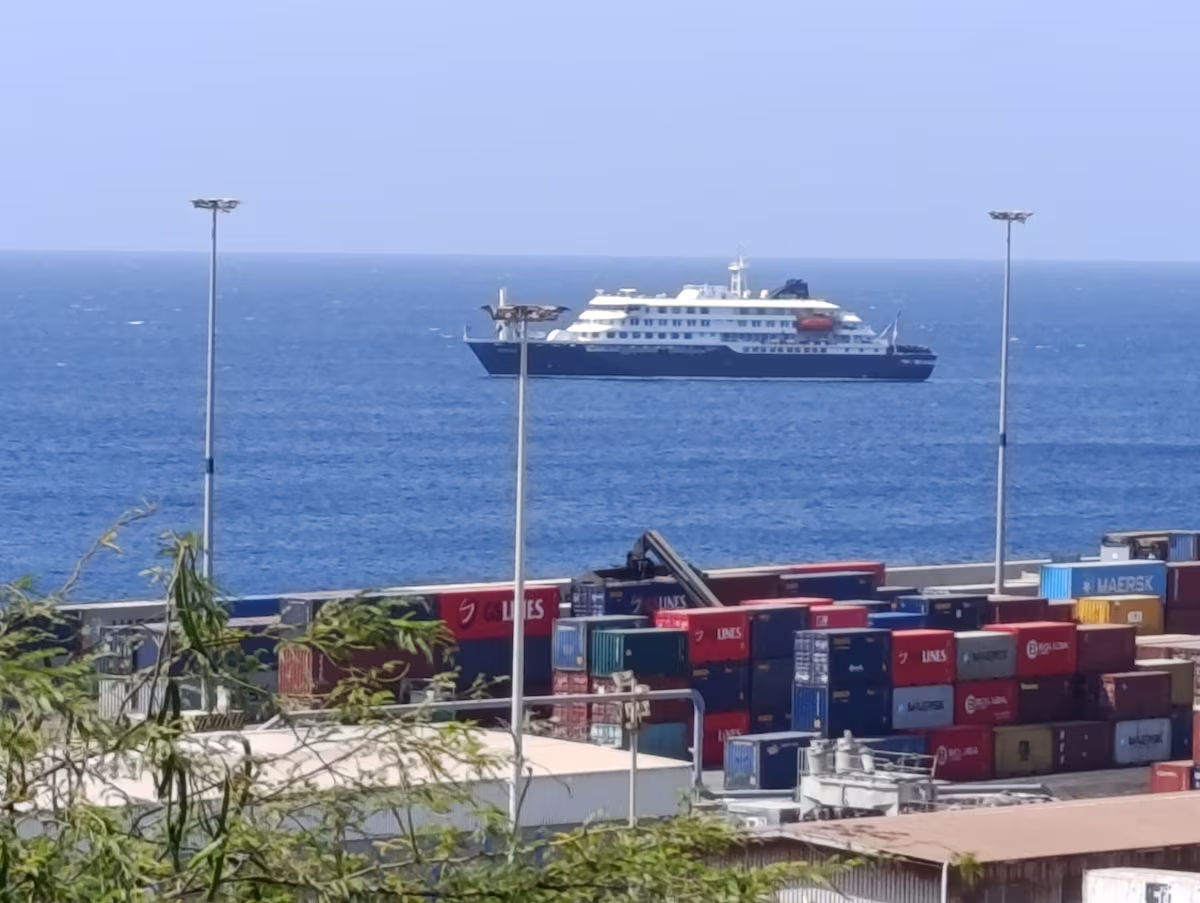 Испания примет судно MV Hondius со вспышкой хантавируса.