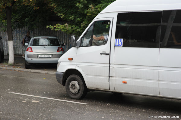 După ce, săptămâna trecută, ruta 115 a fost sistată ca urmare a unui conflict între șoferi și administrator din cauza salriilor, primăria Chișinău a ales un alt administrator care să gestioneze această rută.
