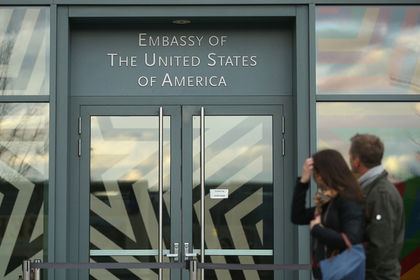 США опять оставили российских дипломатов без виз.