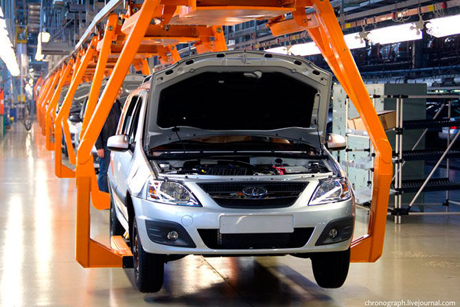 В 2015 году ОАО "АвтоВАЗ" заявило о продолжении сокращений.