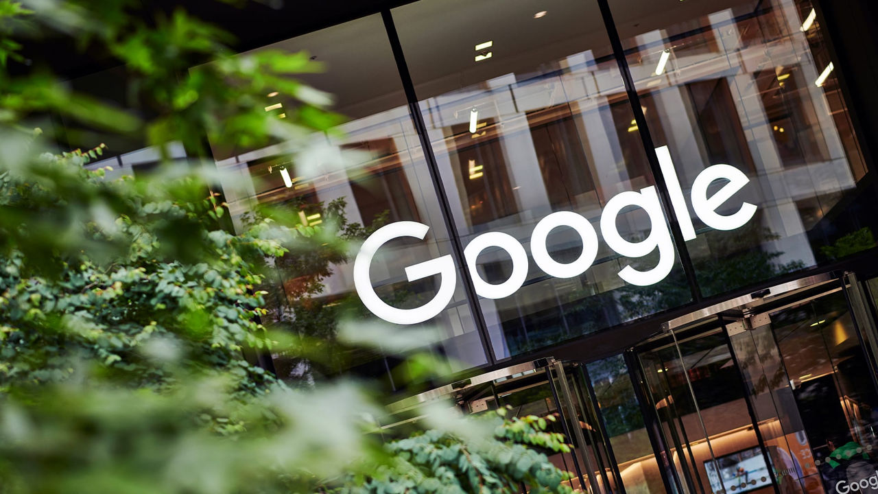 Google вложит $15 млрд в строительство дата-центра для ИИ в Индии.