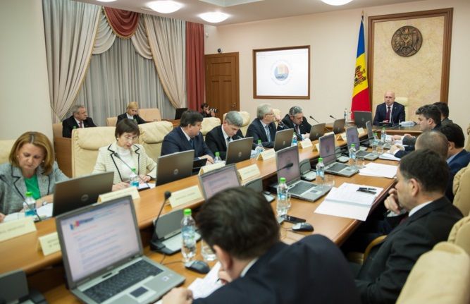 В правительстве Филипа начались отставки.
