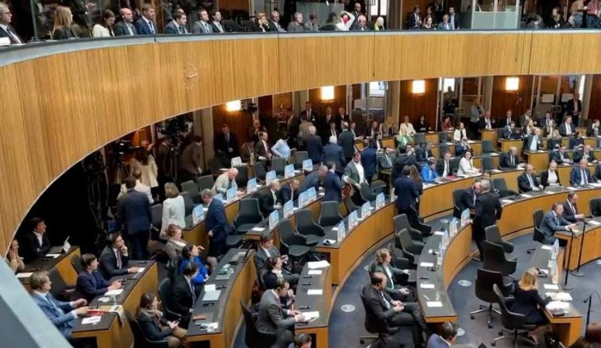Оппозиция покинула парламент Австрии в знак протеста во время выступления Зеленского.
