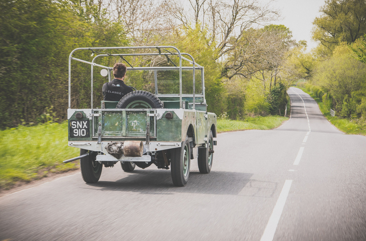 Land Rover вернул на дорогу выставочный внедорожник 1948 года.