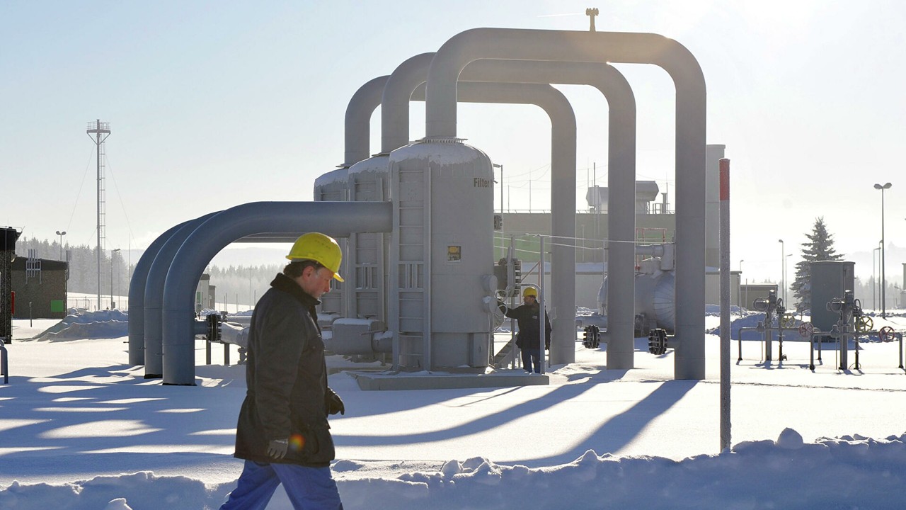 Цены на газ в Европе опустились почти до 800 долларов за тысячу кубометров.